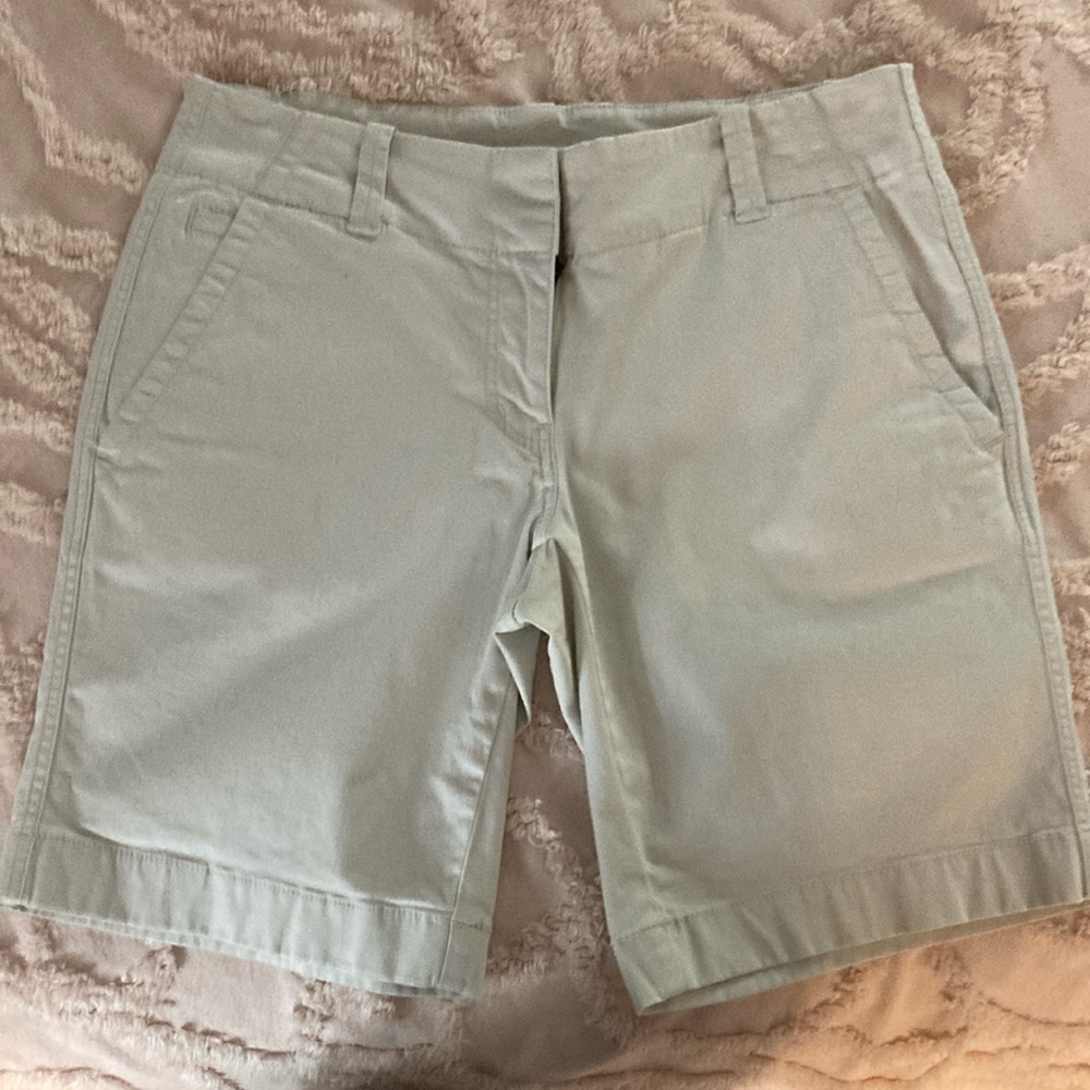 Vineyard Vines Women's Tan Bermuda Shorts